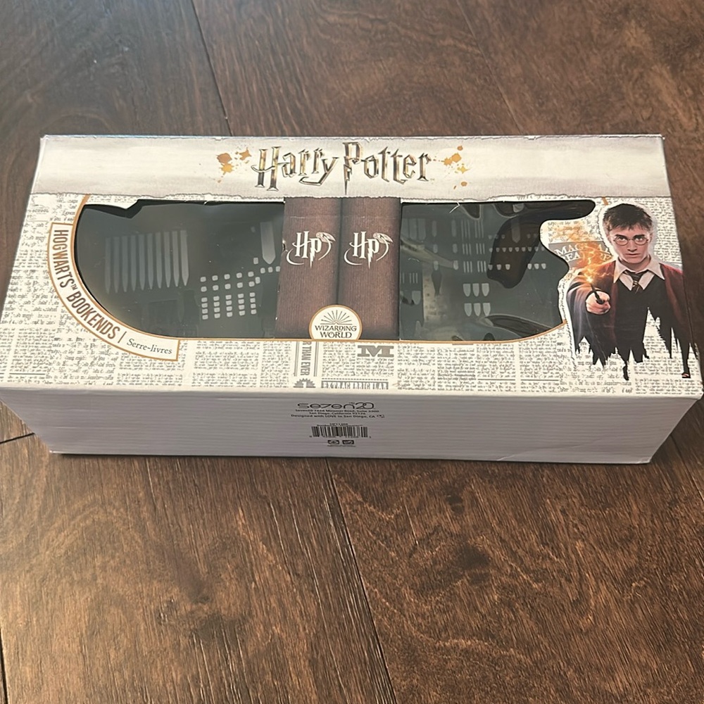 NEW Harry Potter Hogwarts Bookends